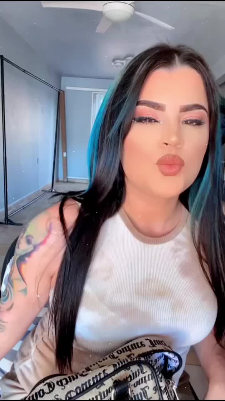 @NeyshaMichelle🖤