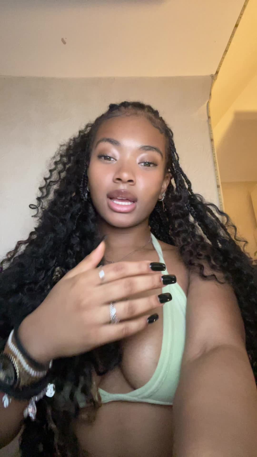 @YoungAthena
