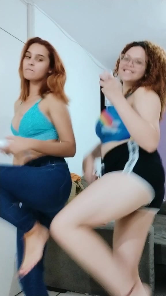 @Lari Magalh&atilde;es