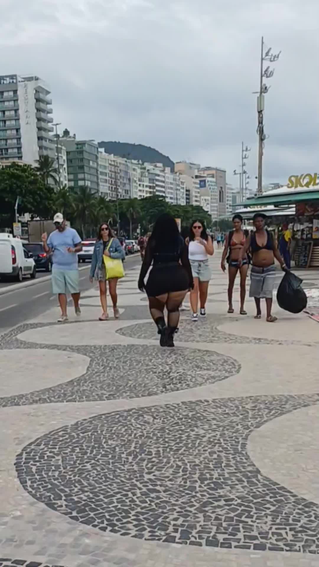 @Thais Desenha