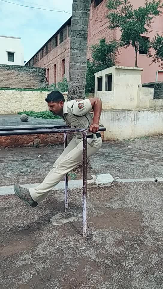 @MH:12: police.....