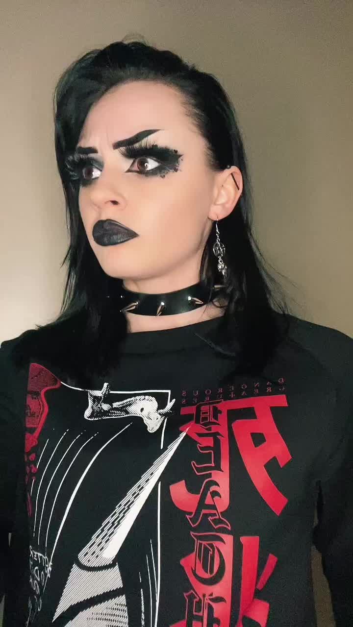 @Beth 🖤🕷️
