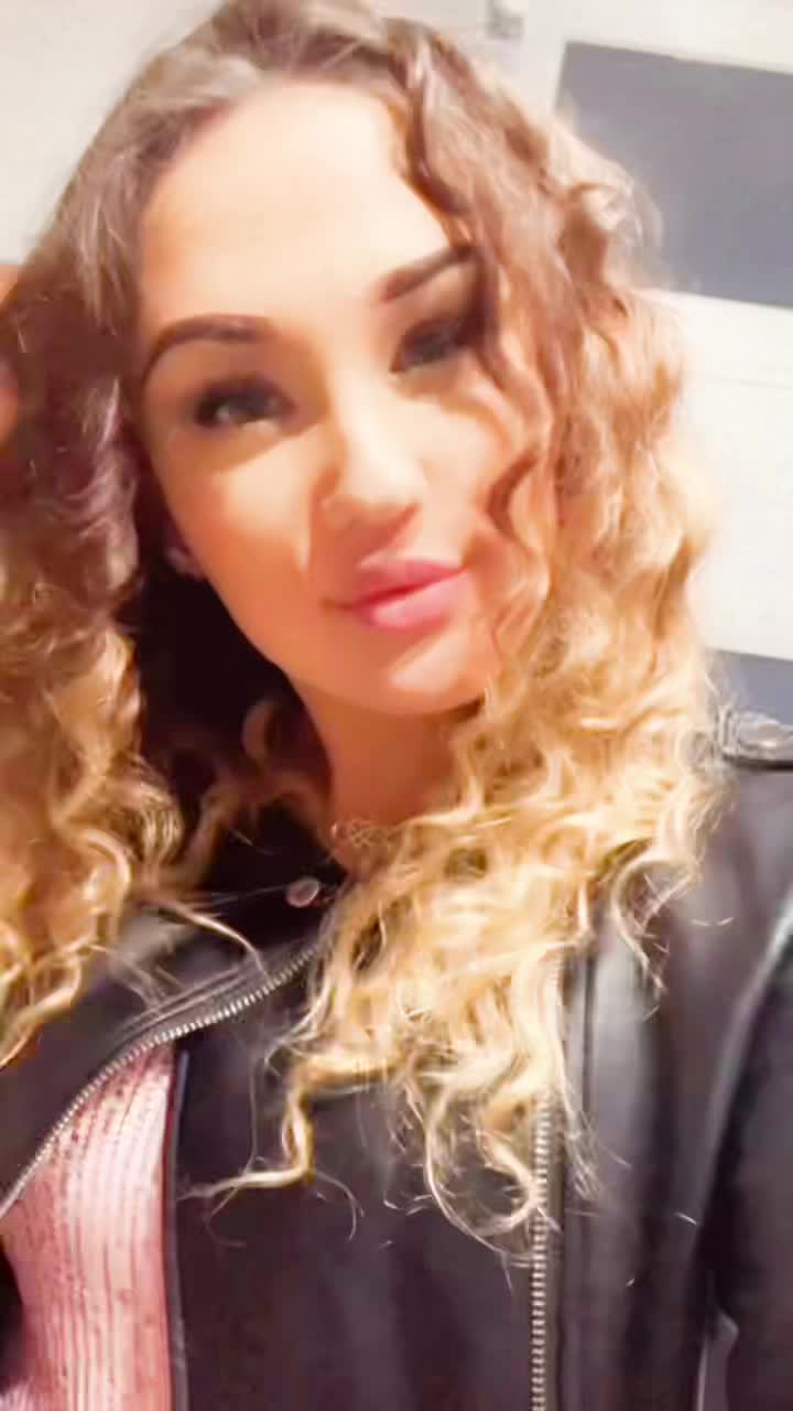 @Каролина.🖤