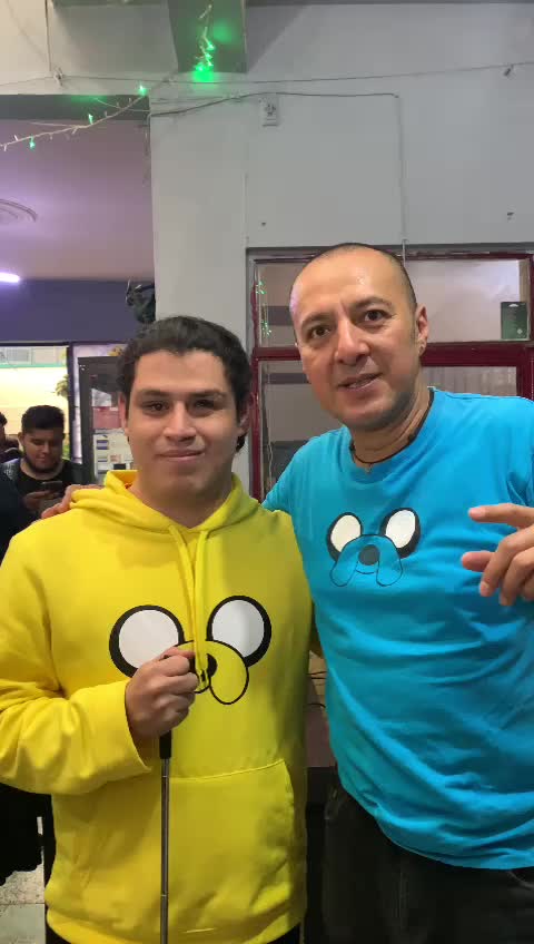@AXEL LE&Oacute;N