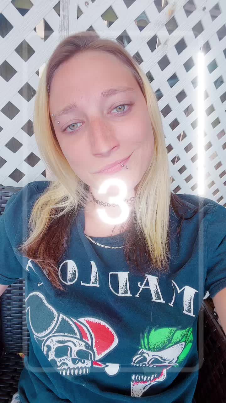@𝐻𝑜𝓁𝓁𝓎𝒬𝓊𝒾𝓃𝓃