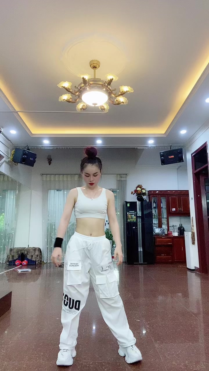 @linh chi quần &aacute;o tập