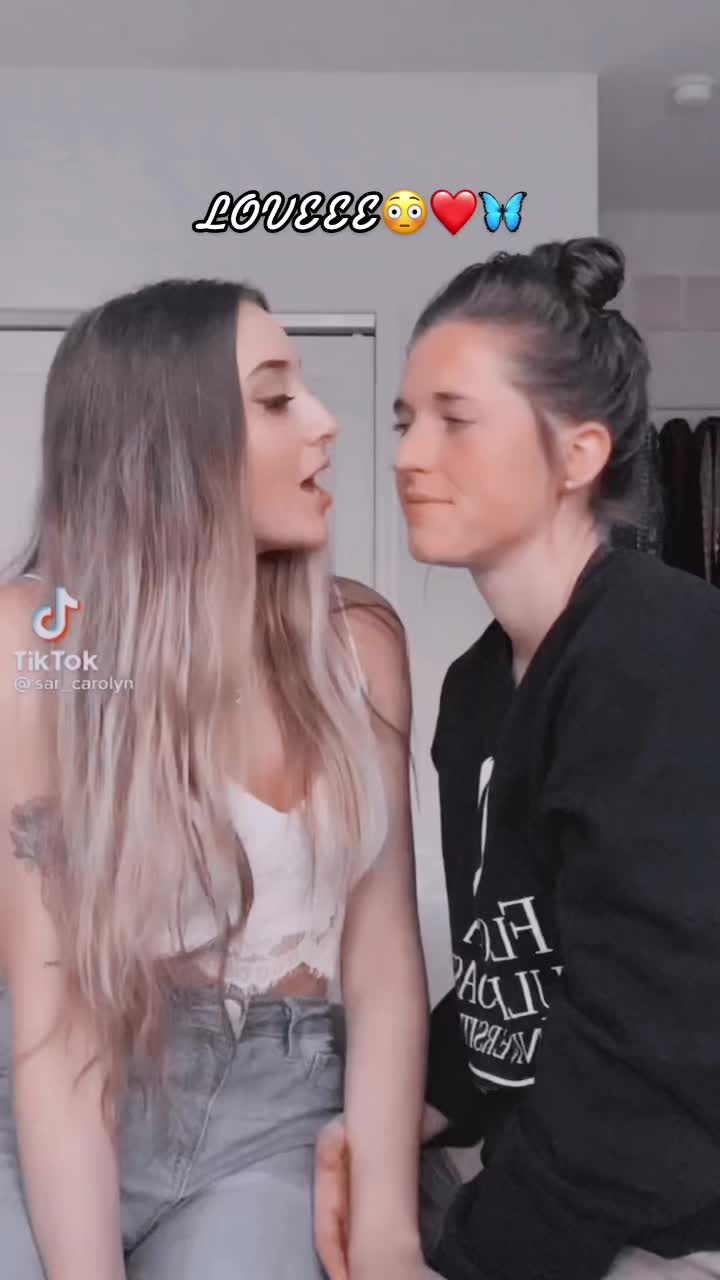@Sarah and cindy🌈😍✨