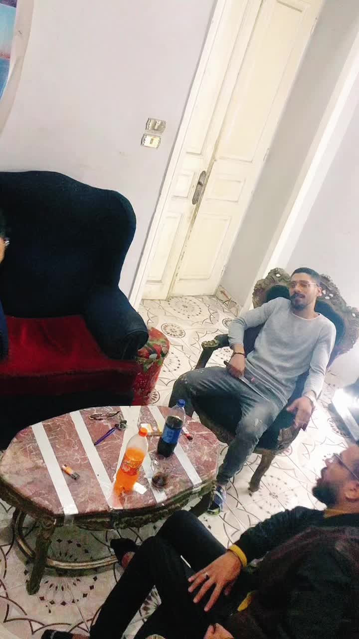 @AdYa 🤴🧟♂️