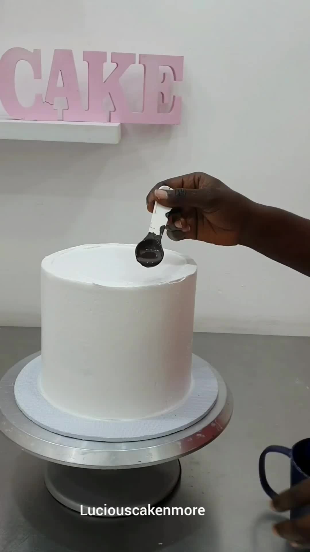 @luciouscakes_nmore