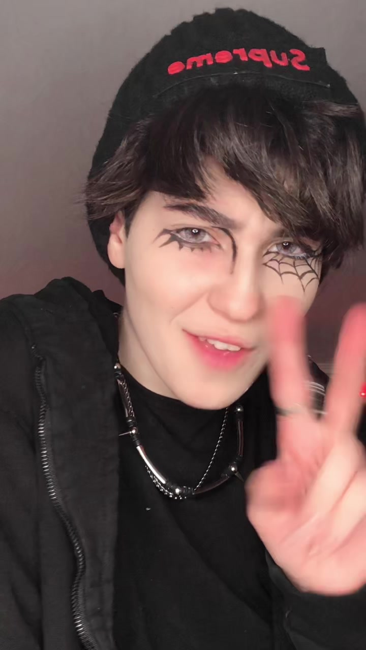 @ariwnwz_