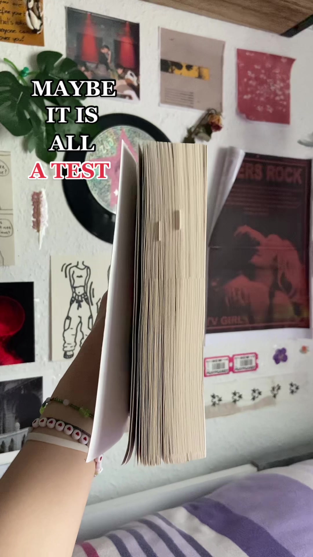 @๐ • read a book