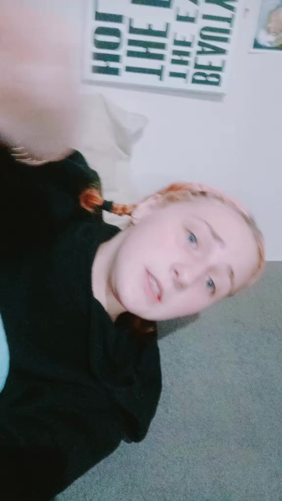 @HAYLEY IS MY BSF 💜