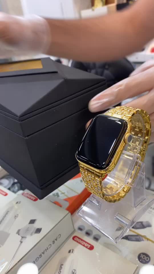 @Apple_EXTRA