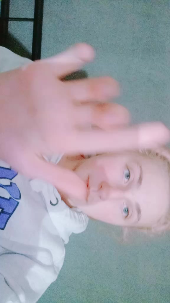 @HAYLEY IS MY BSF 💜