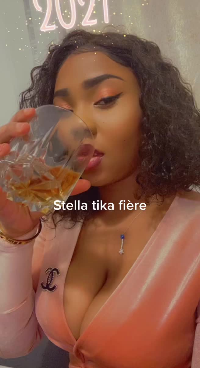 @Queen estha👑