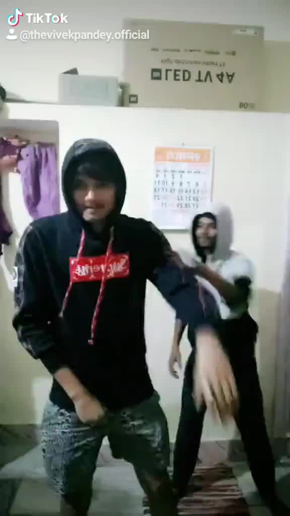 @V&iacute;v&eacute;k P&aacute;&ntilde;d&euml;&yacute;