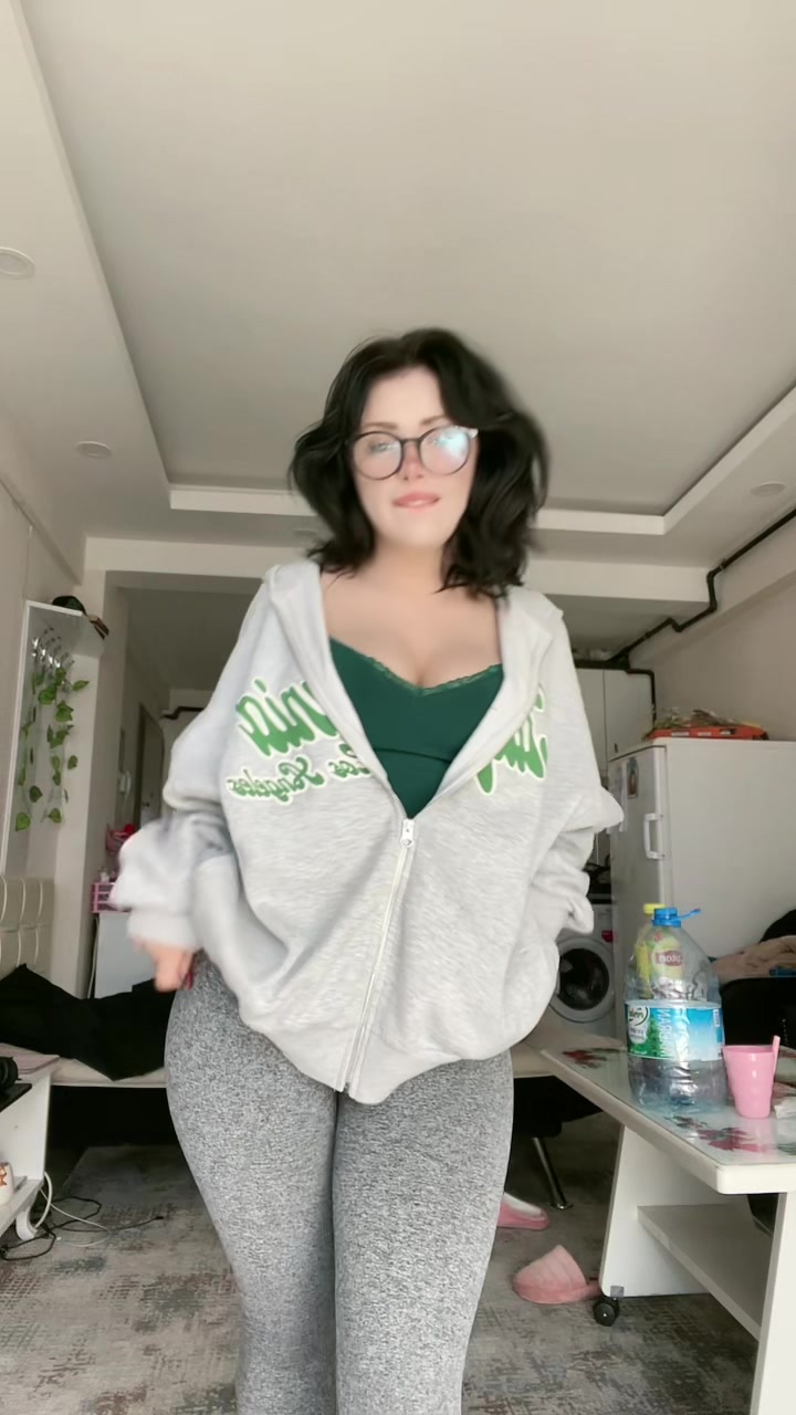 @melekwhhoo