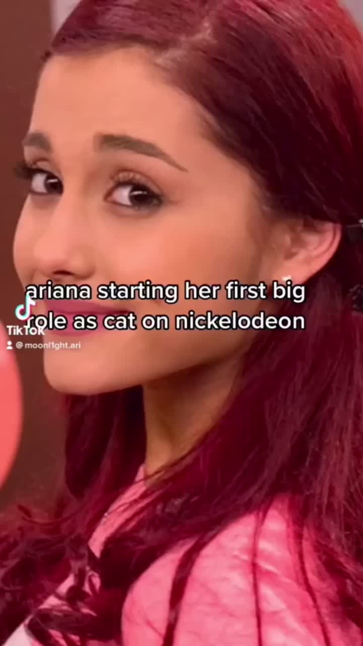 @𑁍Ari is queen𑁍