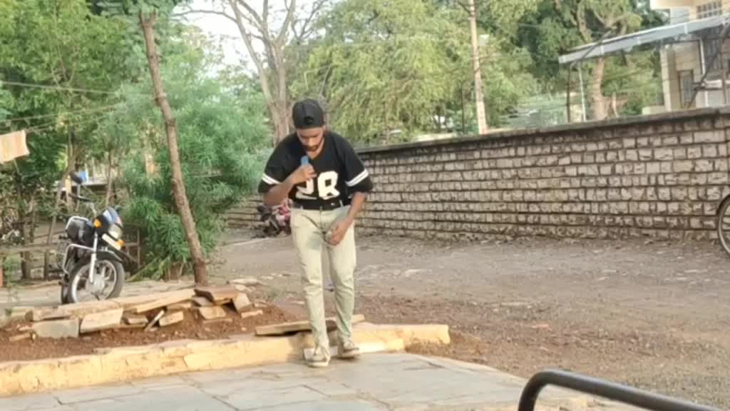 @officialmontichetan