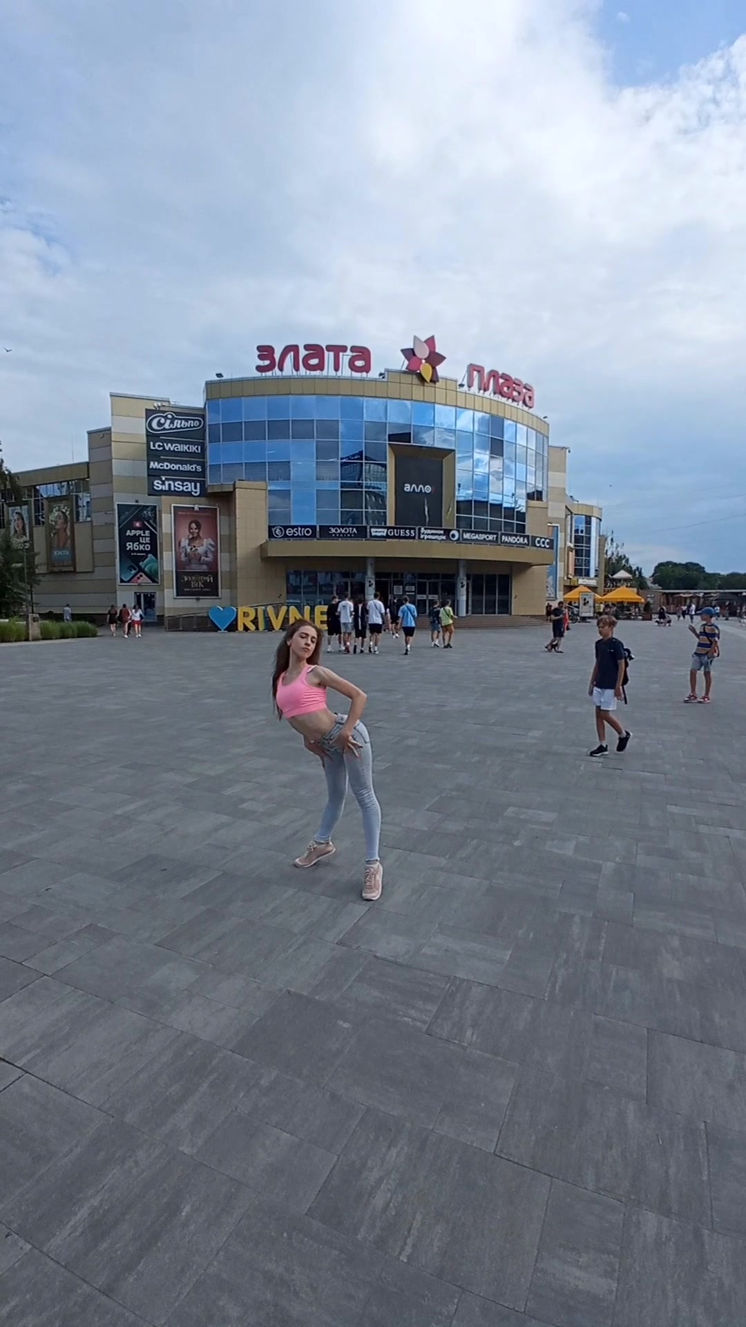 @_sofia.swan_
