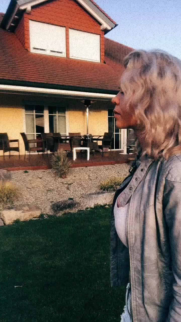 @sarah.la.la.la