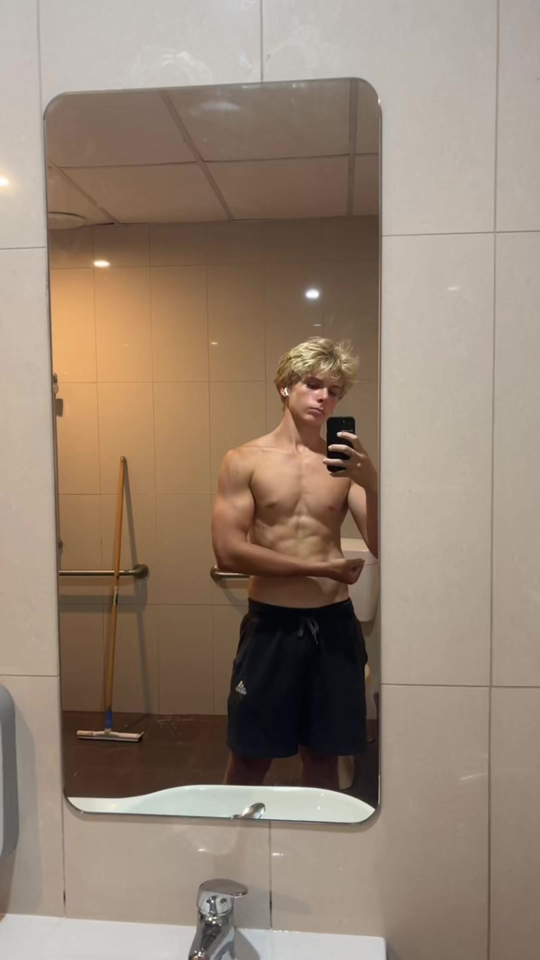 @danehowarth