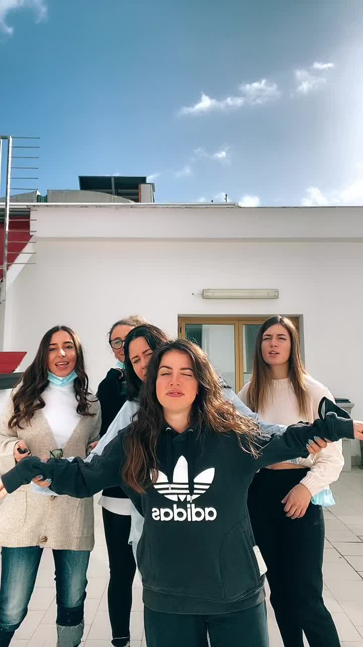 @Claudia Ronca