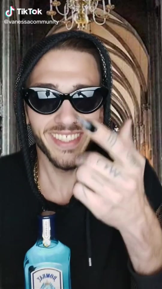 @johnny_fame_