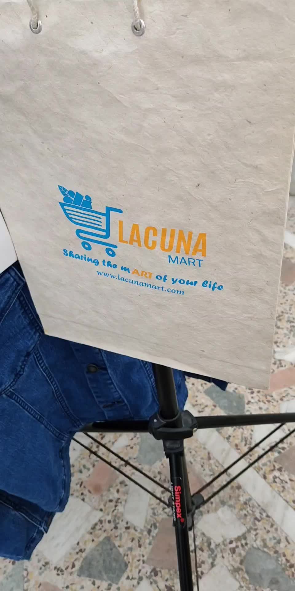 @Lacuna_mart