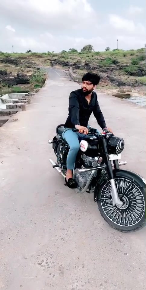 @PrAtiK DomadiYA 🌟