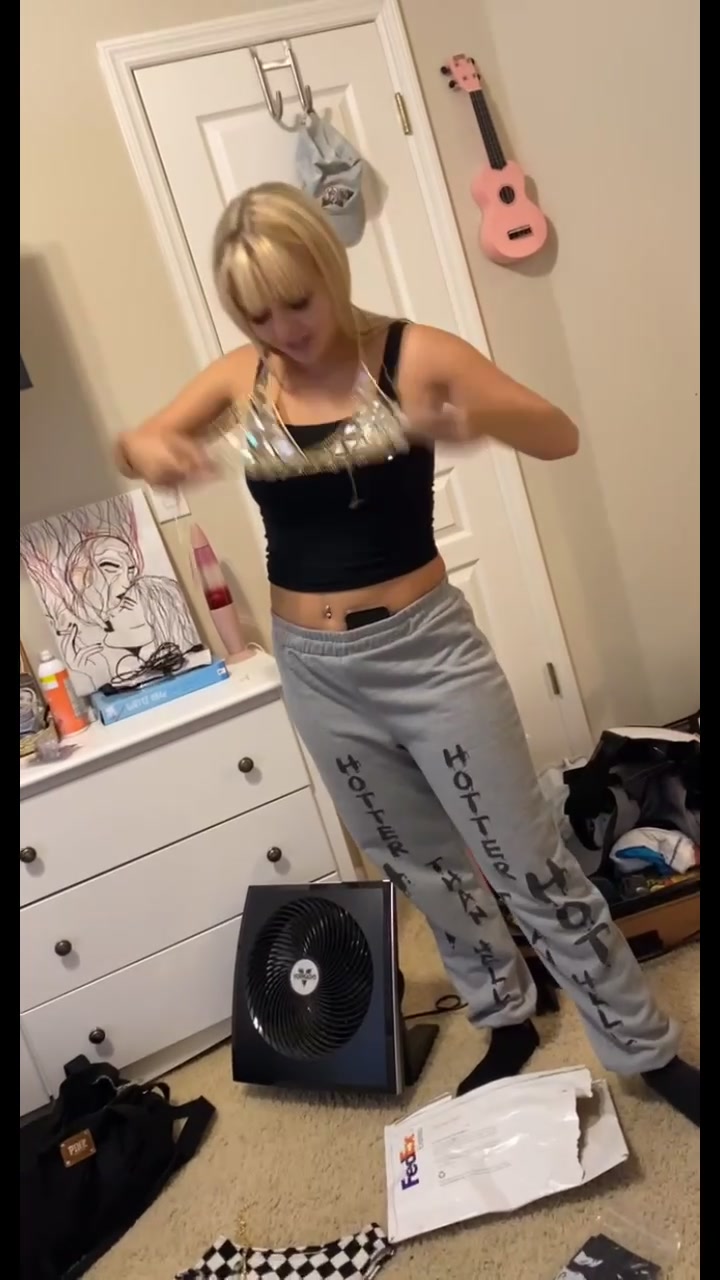 @mia.banales
