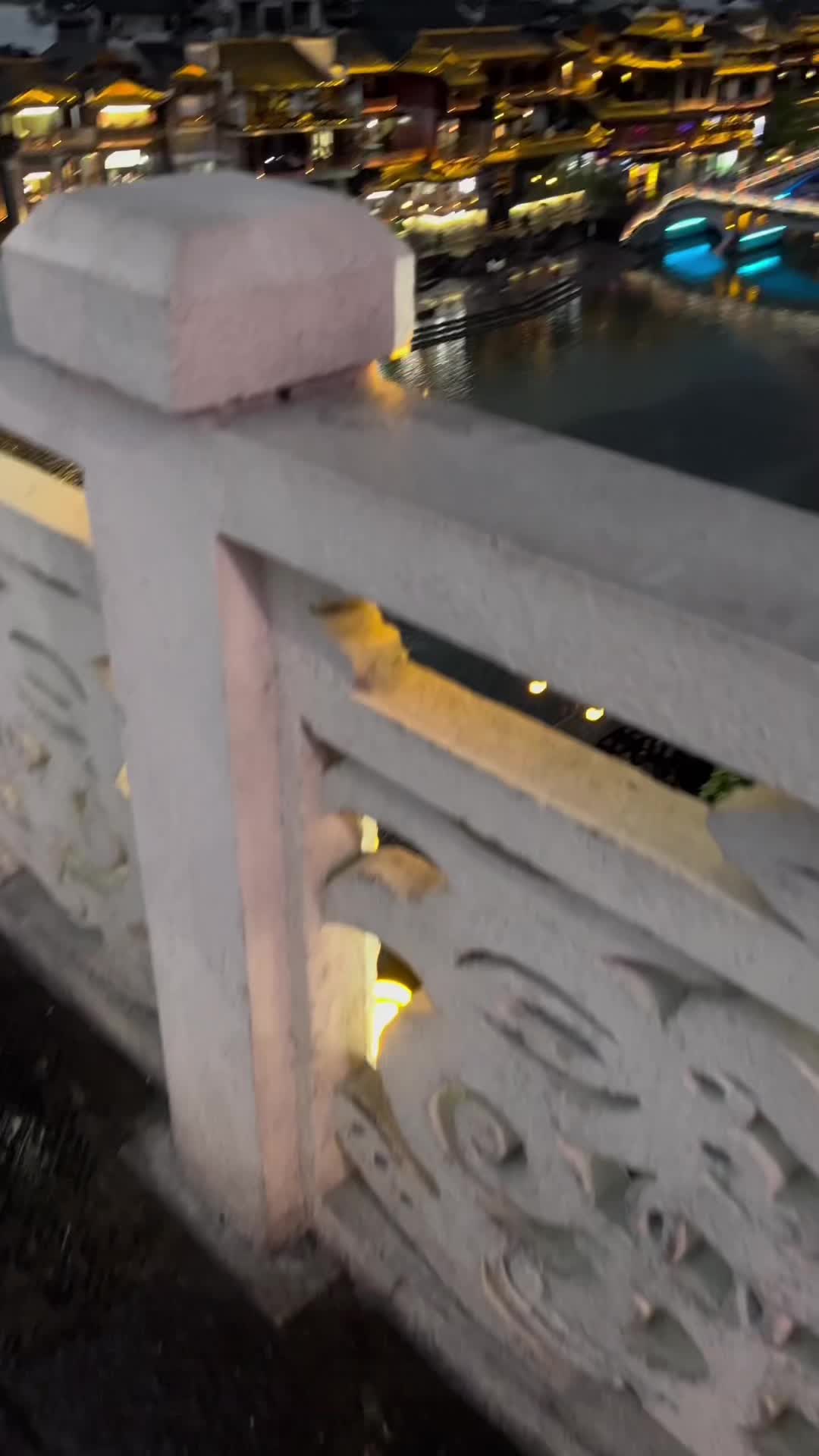 @︎.