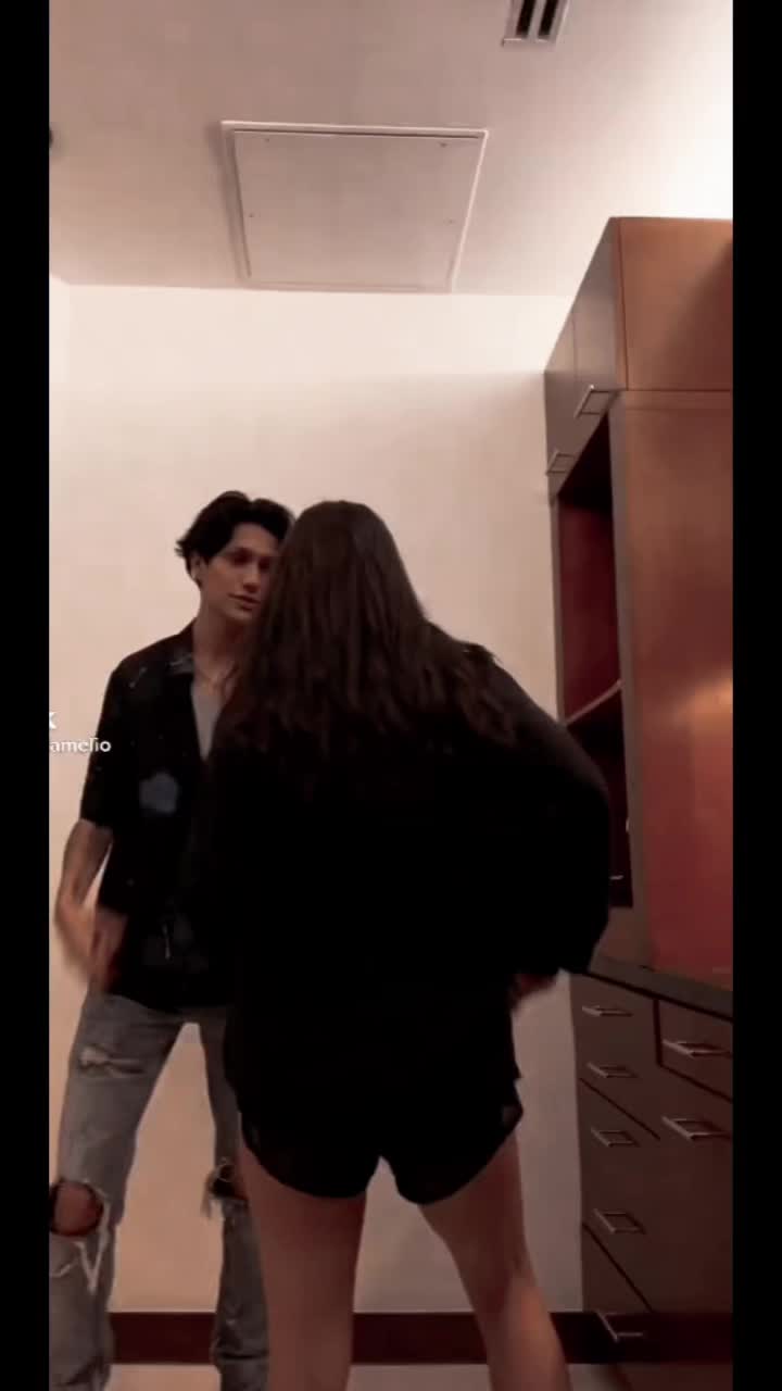 @charil_kiss