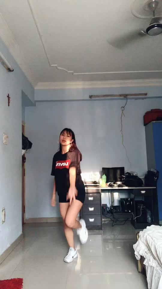 @Veronica awungshi