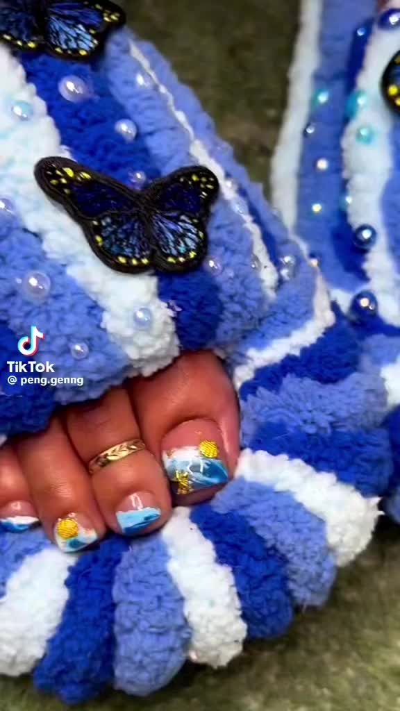 @Custom crocs and cups