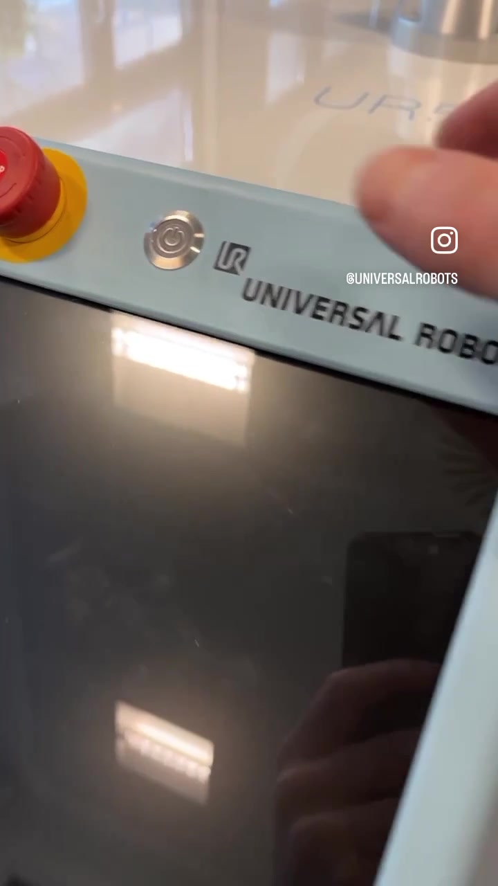 @Universal Robots