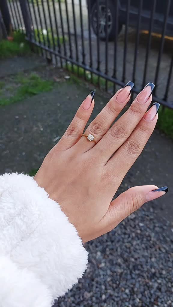 @𝓐𝓷𝓪🌻