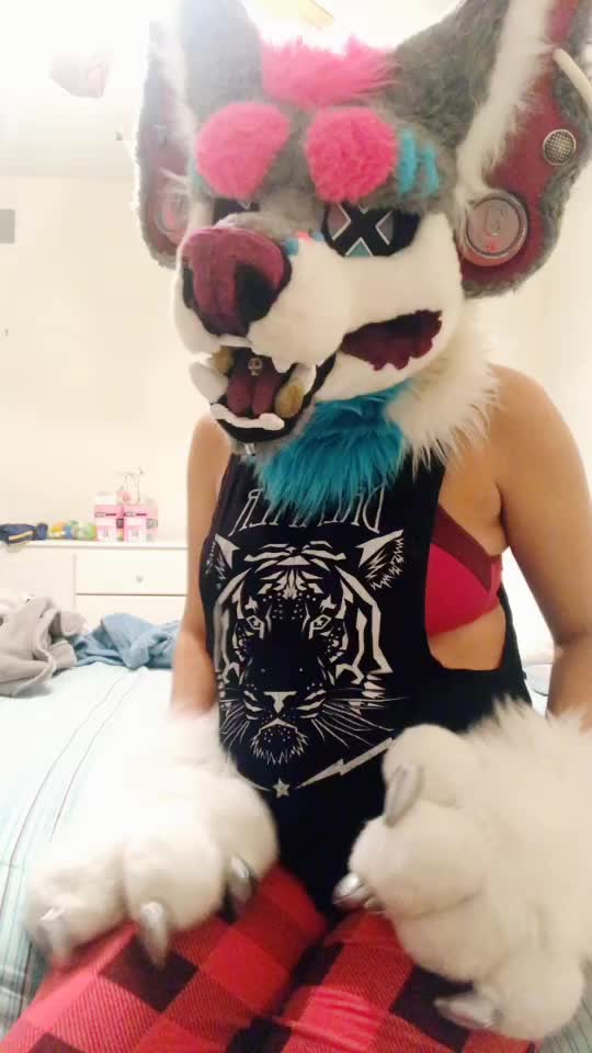 @scared_pink_purple