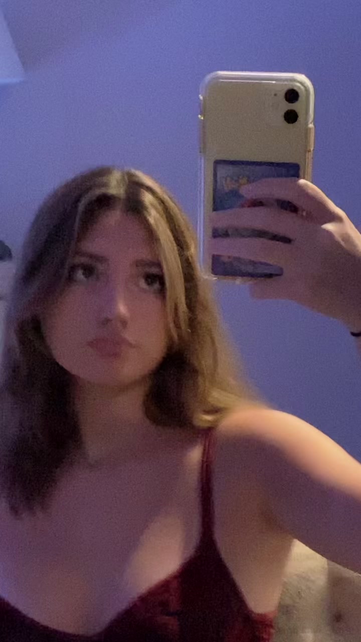 @stupidhotbrunette