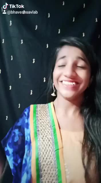 @Riya Savla👑