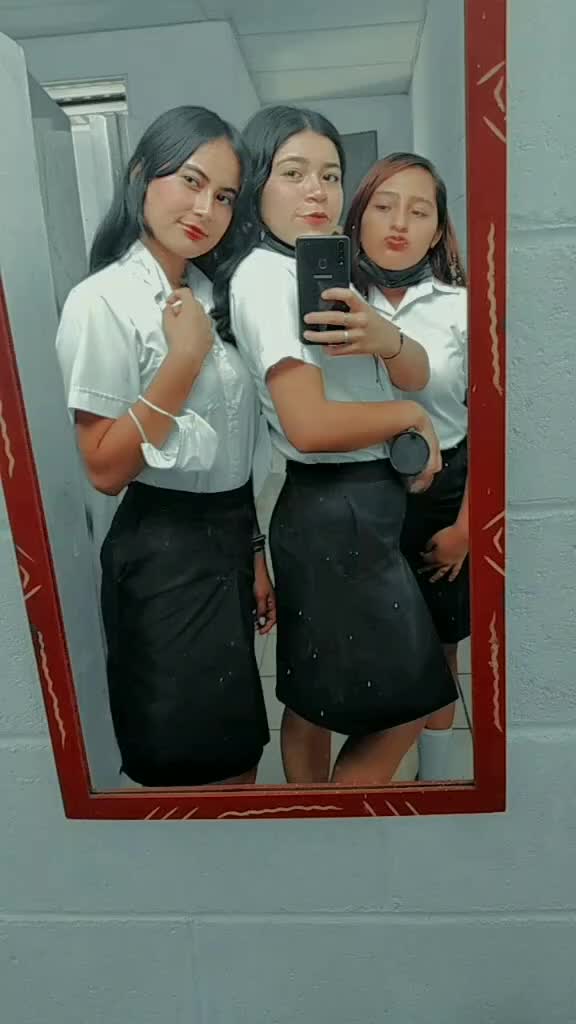 @Nahomy_18
