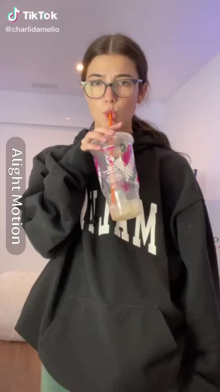 @Charli𓆉