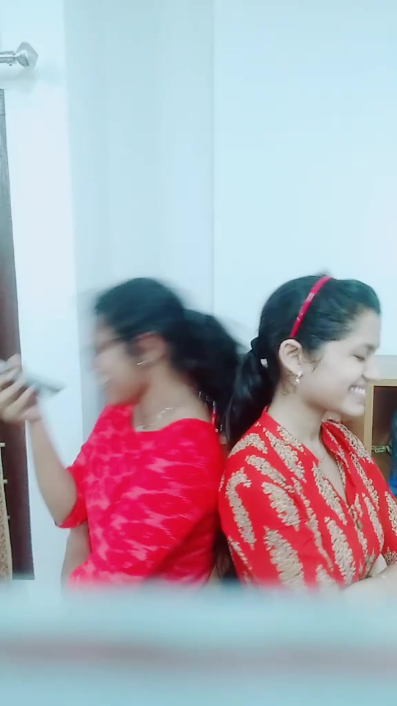 @Mahii👑