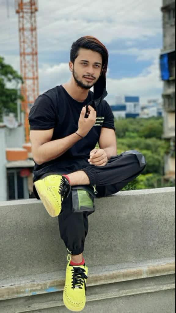 @Hasnain_Ashnoor