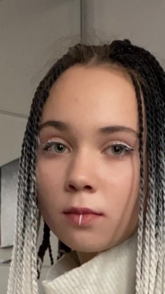 @Анжела😎✌️