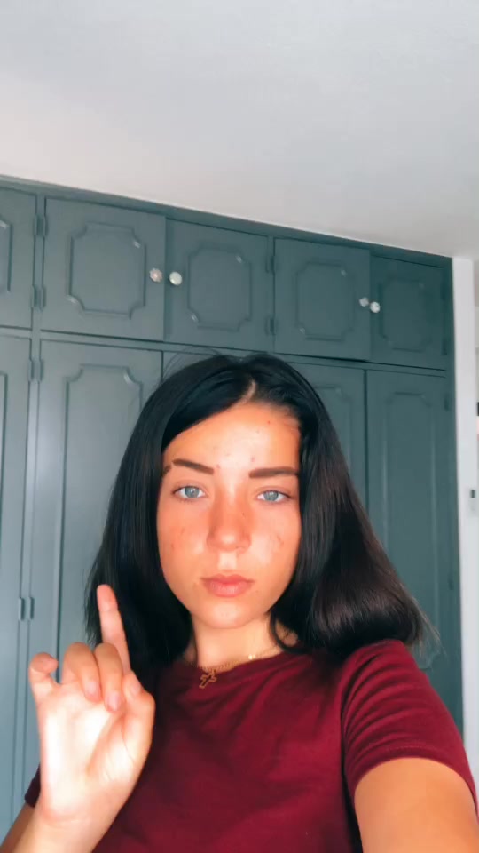 @lola_