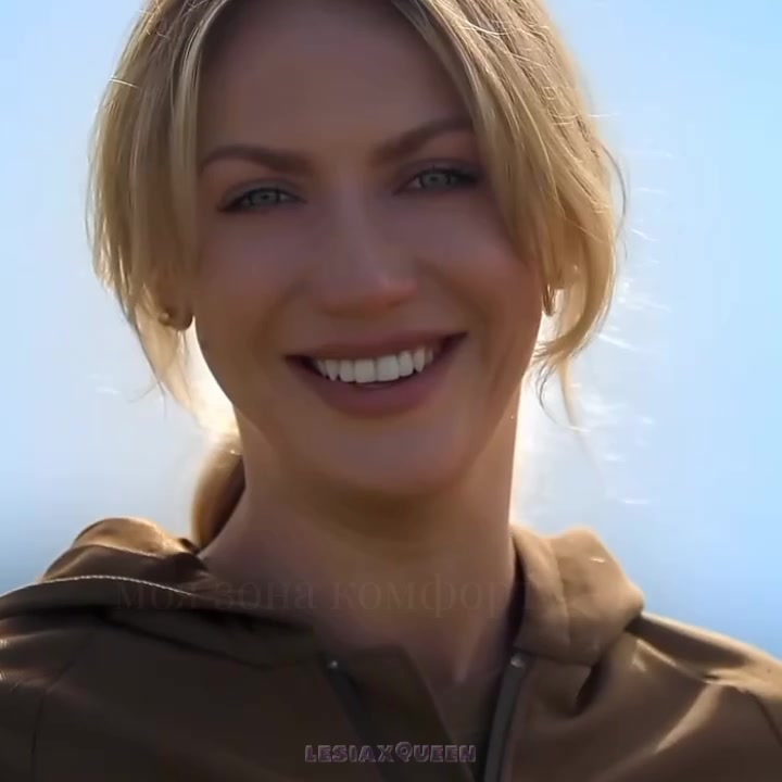 @𝑄𝑢𝑒𝑒𝑛 𝑈𝑛𝑖𝑣𝑒𝑟𝑠𝑒!
