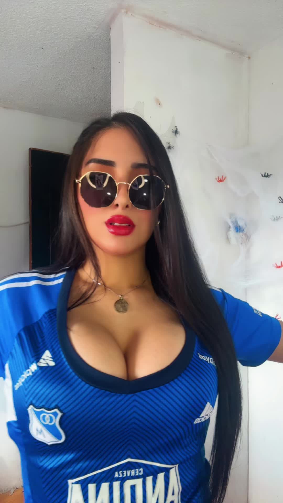 @Camila Morales🐰💜💙