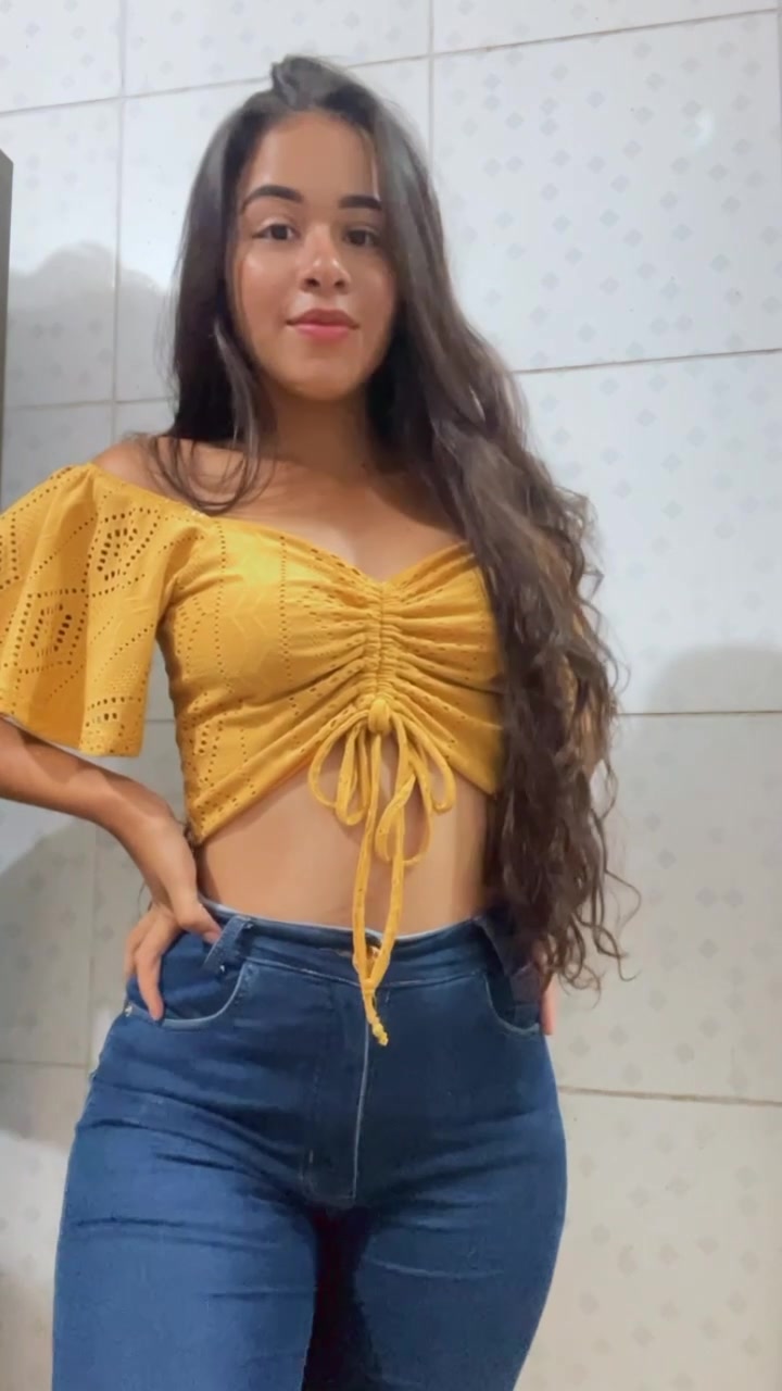 @Vitoria Larissa