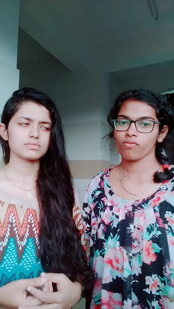 @Mahii👑